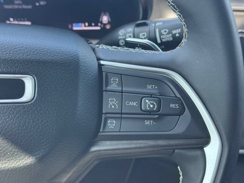 Used 2024 Jeep Grand Cherokee Limited AWD/4WD image 22