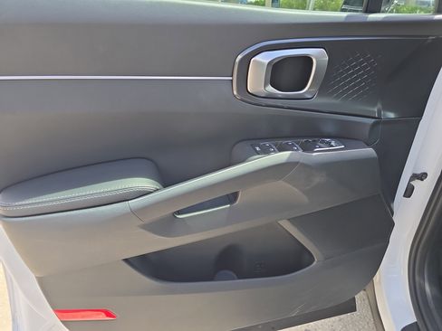 Certified 2024 Kia Sorento LX FWD image 17