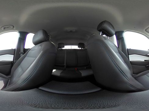 Used 2025 Chevrolet Trax LT w/ LT Convenience Package image 41