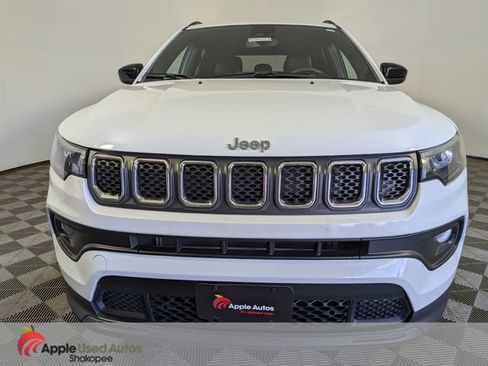 Used 2024 Jeep Compass Latitude AWD/4WD image 2