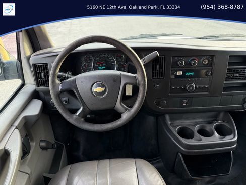 Used 2010 Chevrolet Express 2500 Extended image 19