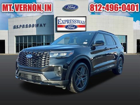 Used 2025 Ford Explorer ST-Line w/ ST-Line Street Pack AWD/4WD image 3