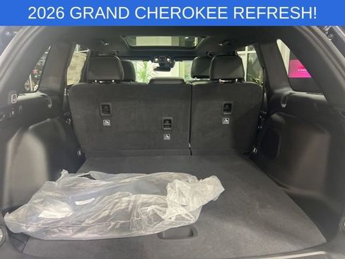 New 2026 Jeep Grand Cherokee Limited w/ Limited Altitude Package AWD/4WD image 11