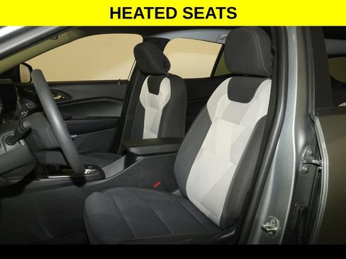 Used 2024 Chevrolet Trax LS w/ LS Convenience Package FWD image 4