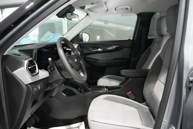 Used 2025 Chevrolet TrailBlazer LT w/ Driver Confidence Package AWD/4WD image 14