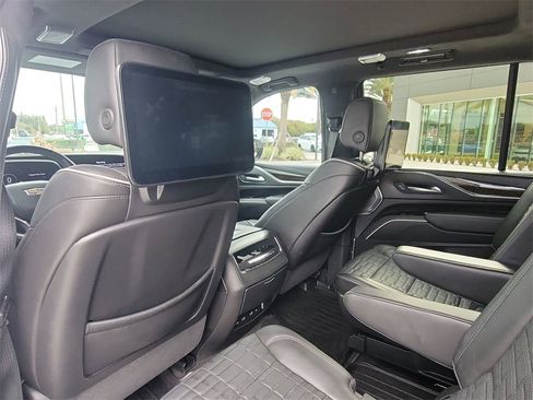 Used 2024 Cadillac Escalade Sport Platinum w/ LPO, ONYX Package image 17