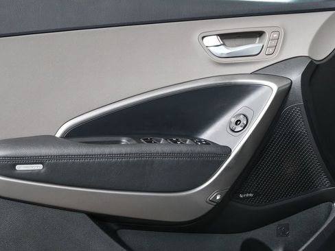 Used 2017 Hyundai Santa Fe Limited image 9