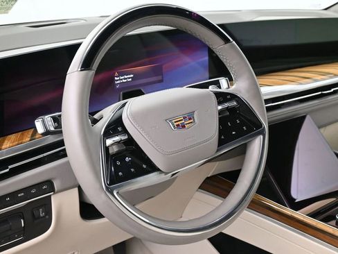 Certified 2025 Cadillac Escalade ESV Sport Platinum AWD/4WD image 9