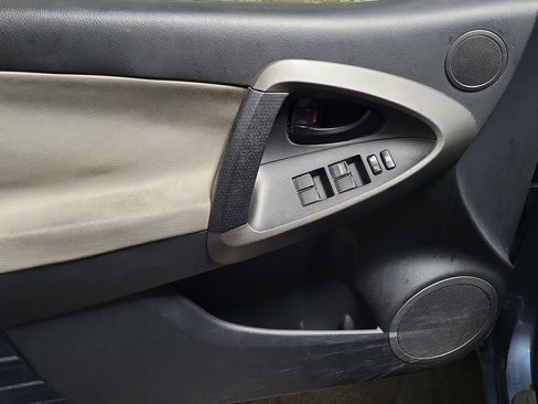 Used 2011 Toyota RAV4 4WD image 19