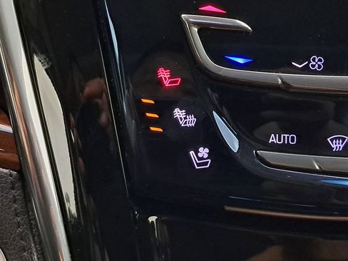 Used 2018 Cadillac Escalade ESV Luxury image 26