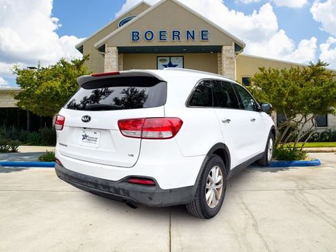 Used 2017 Kia Sorento LX FWD image 5