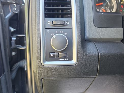 Used 2019 RAM 1500 Classic SLT AWD/4WD image 19