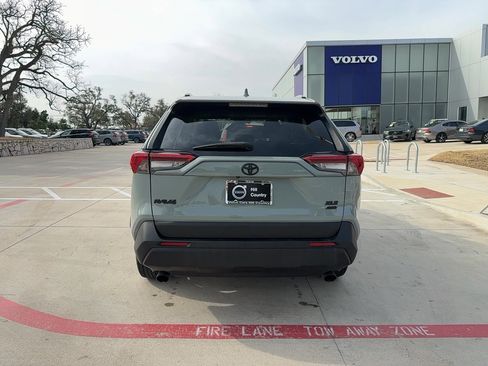 Used 2019 Toyota RAV4 XLE w/ Convenience Package image 5