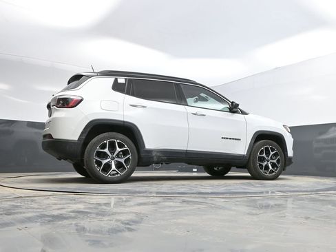 Used 2025 Jeep Compass Limited image 26