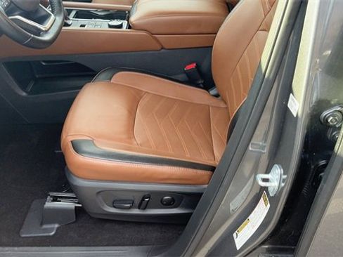 Used 2023 Nissan Pathfinder Platinum image 17