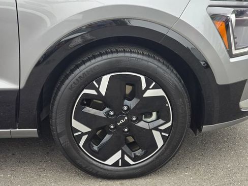 Certified 2024 Kia Niro Wind w/ Wind Preserve Package FWD image 11