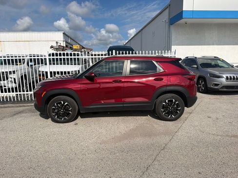 Used 2023 Chevrolet TrailBlazer LT w/ Convenience Package AWD/4WD image 3