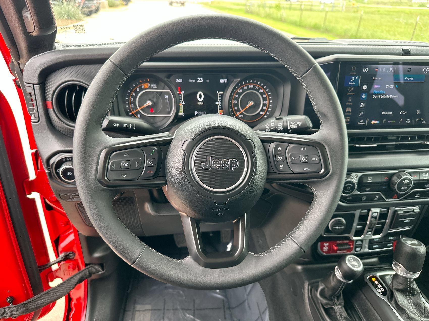 Used 2025 Jeep Wrangler Unlimited Rubicon AWD/4WD image 14