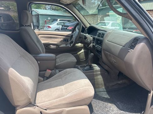 Used 2001 Toyota Tacoma PreRunner RWD image 11