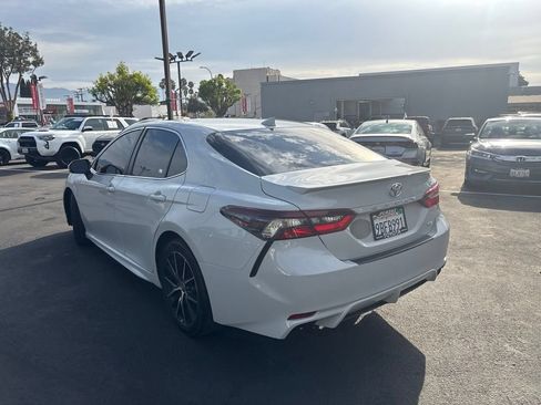 Used 2022 Toyota Camry SE FWD image 6