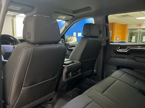 Used 2024 Chevrolet Silverado 1500 LT Trail Boss w/ LT Trail Boss Premium Package AWD/4WD image 13