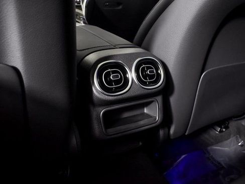 New 2026 Mercedes-Benz GLC 300 4MATIC image 40