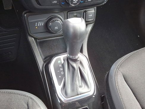 Certified 2022 Jeep Renegade Altitude w/ Convenience Group image 12