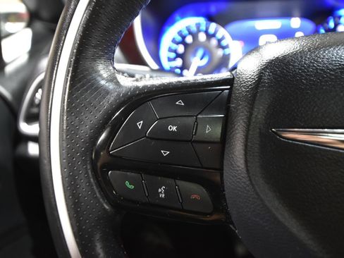 Used 2020 Chrysler Pacifica Limited FWD image 17