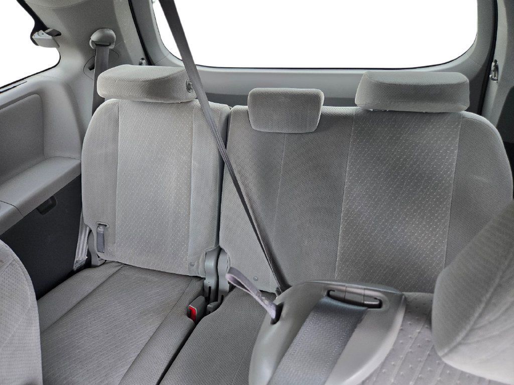 Used 2018 Toyota Sienna LE FWD image 17