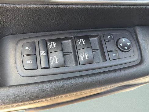 Used 2026 Chrysler Pacifica Select image 19