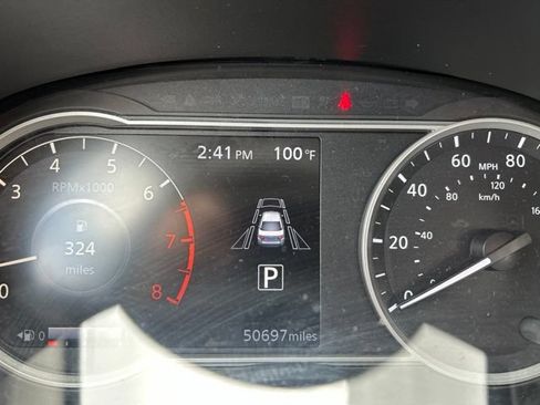 Used 2025 Nissan Versa SV FWD image 10