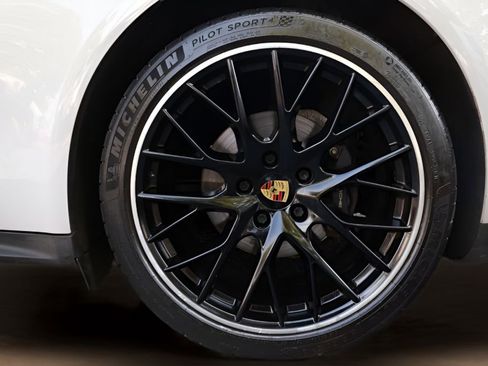 Used 2020 Porsche Panamera RWD image 42