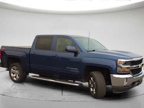 Used 2018 Chevrolet Silverado 1500 LT w/ LT Eassist Package AWD/4WD image 4