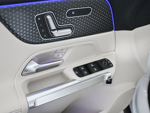 New 2026 Mercedes-Benz GLB 250 4MATIC image 8