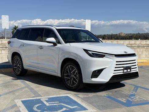 New 2026 Lexus TX 350 AWD image 2
