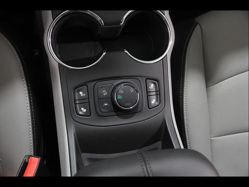 Used 2023 GMC Terrain SLT w/ Infotainment Package II AWD/4WD image 17