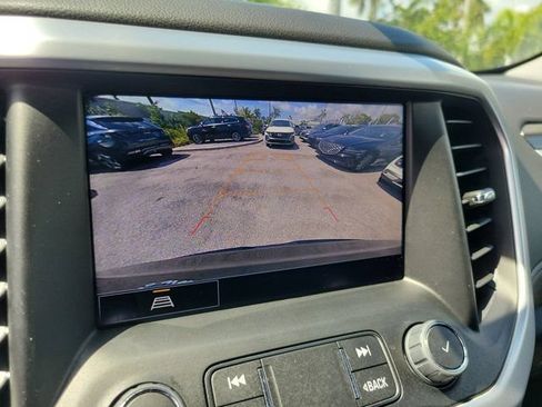 Used 2023 GMC Acadia SLT FWD image 26