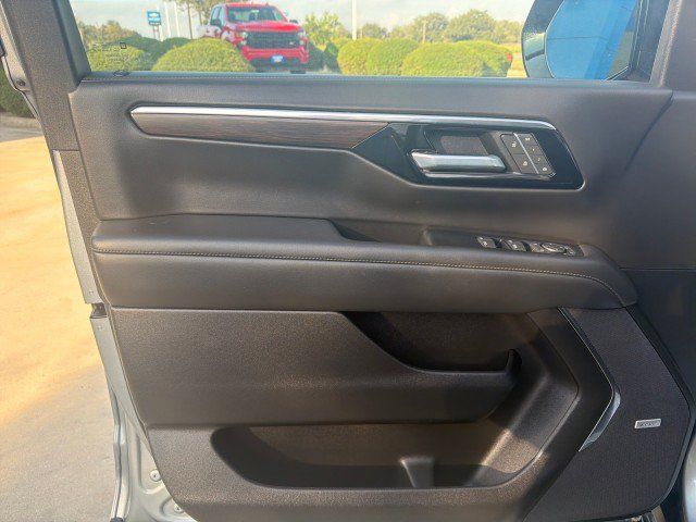 Used 2025 Chevrolet Tahoe LT w/ Comfort Package RWD image 4