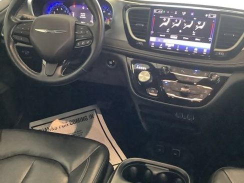 Certified 2021 Chrysler Pacifica Touring-L w/ S Appearance Package AWD/4WD image 10