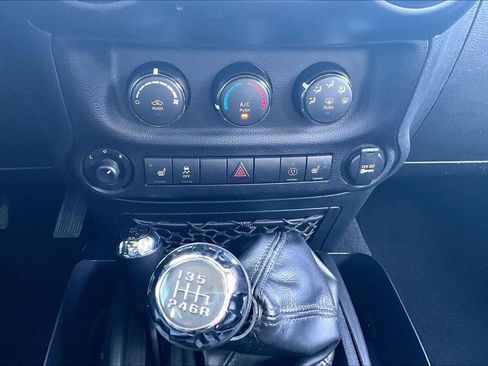 Used 2017 Jeep Wrangler Unlimited Sahara AWD/4WD image 14