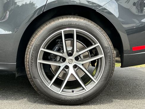 Certified 2025 Porsche Macan AWD/4WD image 31