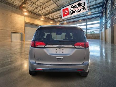 Used 2018 Chrysler Pacifica Touring Plus w/ Tire & Wheel Group image 5