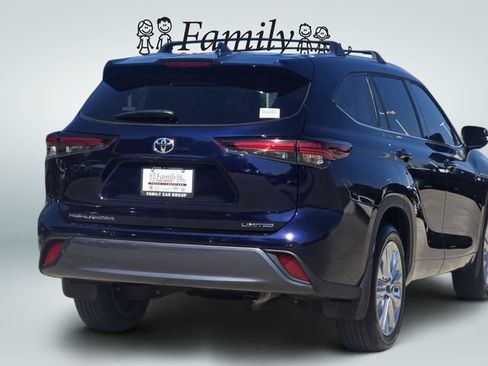 Used 2024 Toyota Highlander Limited FWD image 4