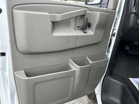 New 2026 Chevrolet Express 3500 LT w/ LT Preferred Equipment Group RWD image 11