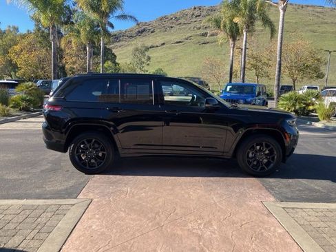 Used 2023 Jeep Grand Cherokee 30th Anniversary image 7