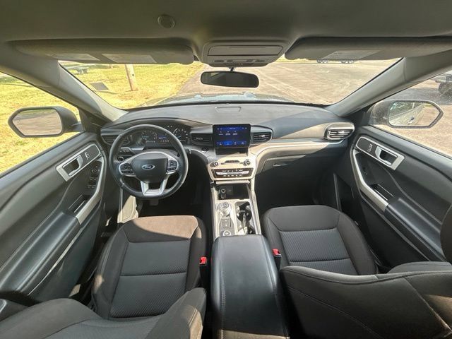 Used 2023 Ford Explorer XLT AWD/4WD image 45
