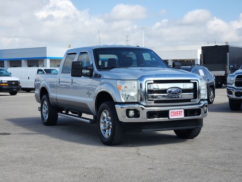 Used 2012 Ford F250 Lariat w/ Lariat Interior Pkg AWD/4WD image 3