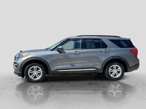 Certified 2022 Ford Explorer XLT w/ Equipment Group 202A AWD/4WD image 3