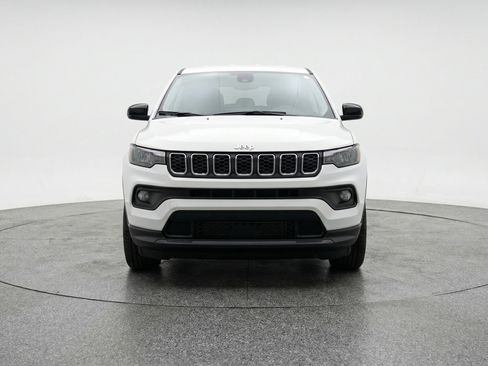 Used 2025 Jeep Compass Latitude AWD/4WD image 2