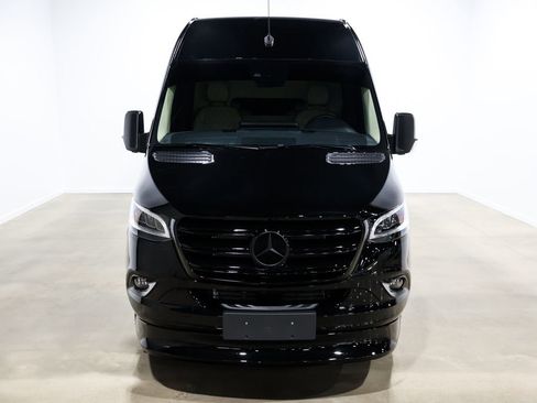 Used 2024 Mercedes-Benz Sprinter 3500 image 9